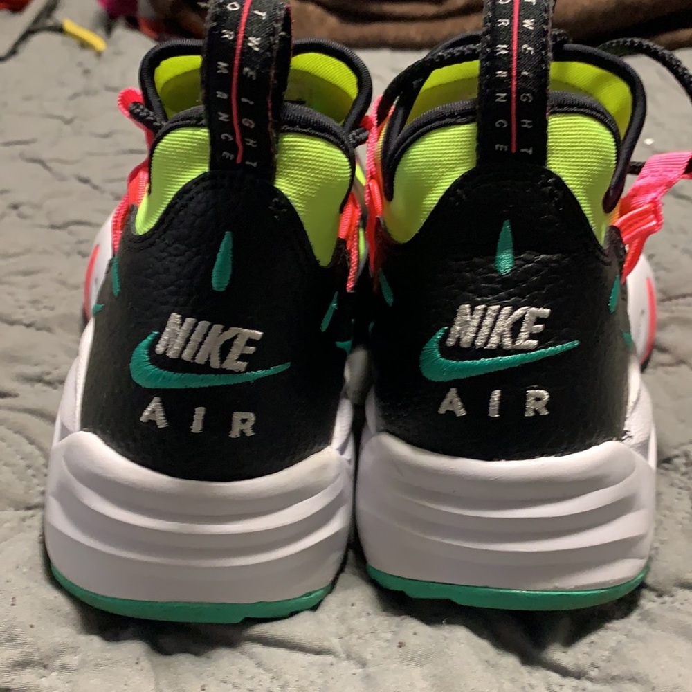 Nike - Picture 4 of 5